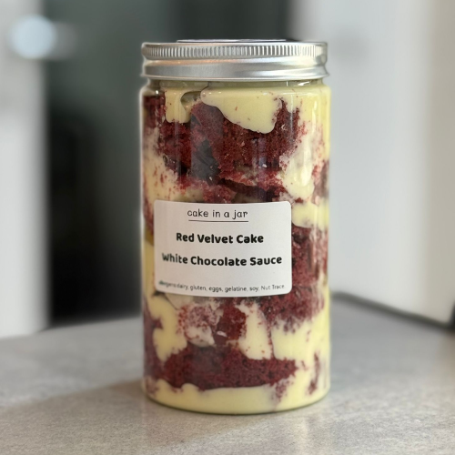 Red Velvet Cake & White Chocolate Sauce In Jar 